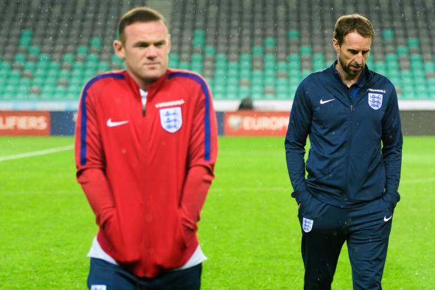Interim England manager Gareth Southgate (R) and England's striker Wayne Rooney (L) walk on the pitch on the eve of the World Cup 2018 football qualification match between Slovenia and England in Ljubljana,  on October 10, 2016. / AFP / Jure MAKOVEC        (Photo credit should read JURE MAKOVEC/AFP/Getty Images)