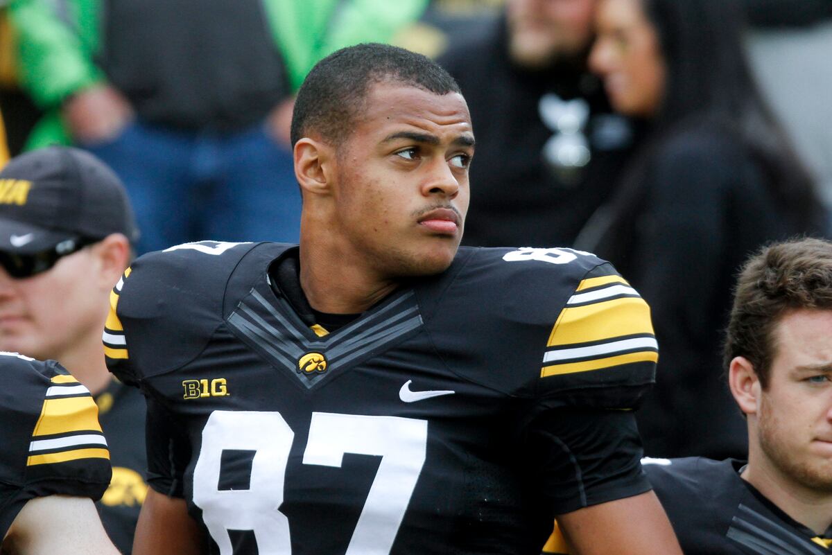 Iowa TE Noah Fant Allegedly Threatened with Gun in Omaha