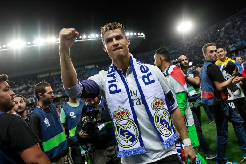 MALAGA, SPAIN - MAY 21:  Cristiano Ronaldo of Real Madrid celebrates after his side are crowned champions following the La Liga match between Malaga and Real Madrid at La Rosaleda Stadium on May 21, 2017 in Malaga, Spain.  (Photo by Gonzalo Arroyo Moreno/Getty Images)