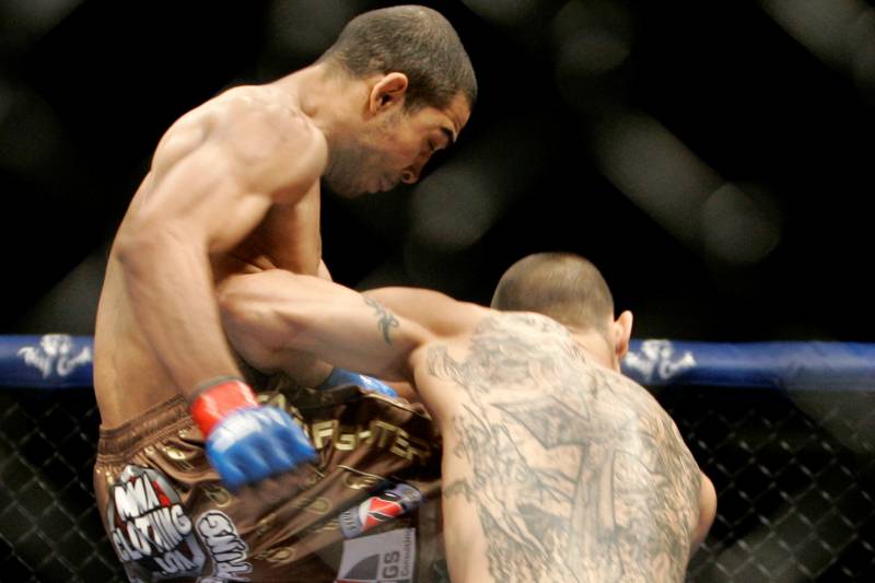 Jose Aldo, left, lands a knee on Cub Swanson in the first round of a World Extreme Cagefighting featherweight mixed martial arts fight Sunday, June 7, 2009, in Sacramento, Calif. Aldo won by technical knockout in the first round. (AP Photo/Jeff Chiu)