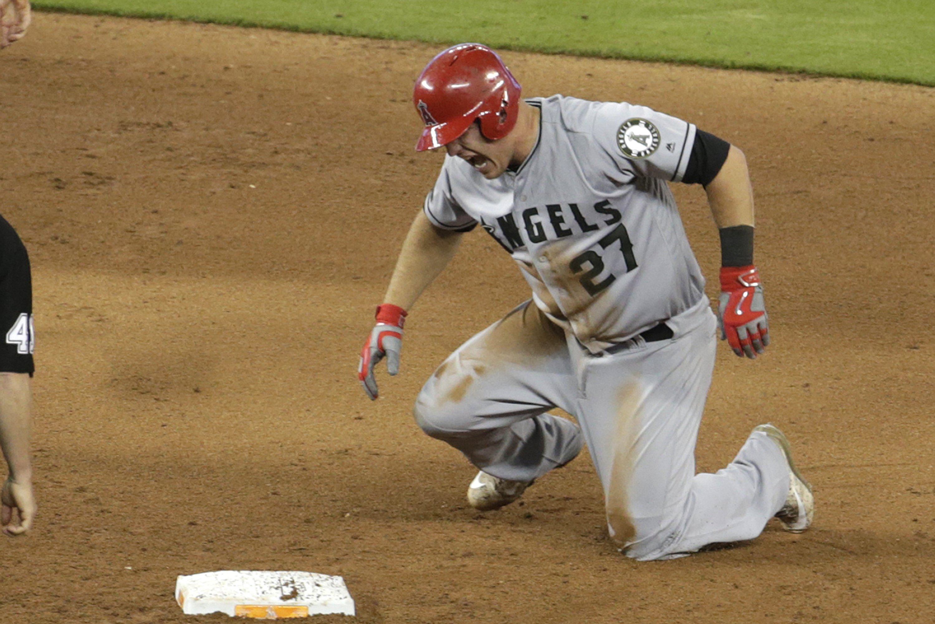 Mike Trout has Stitches Removed from Surgery on Broken Hand, but