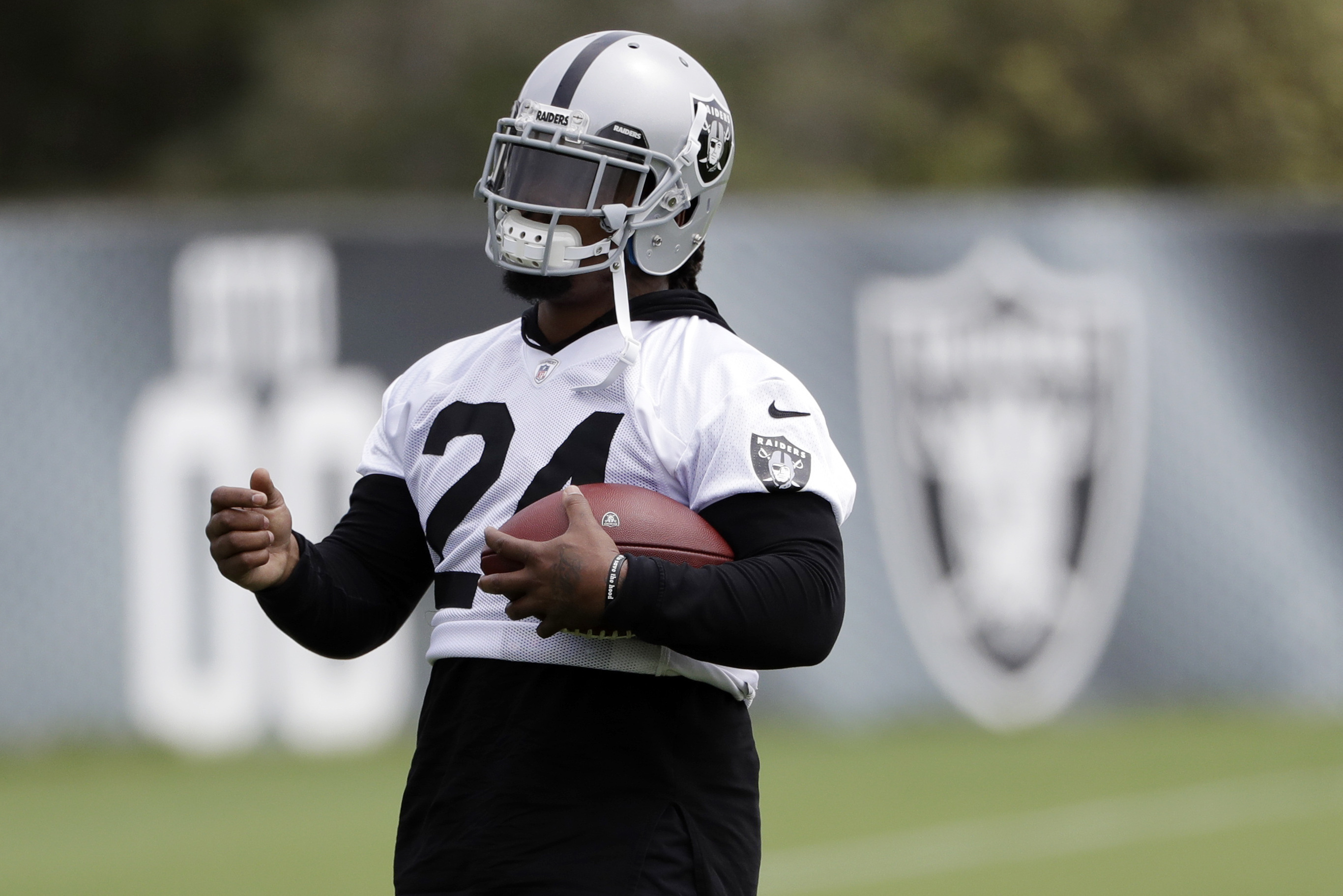 Raiders agree to deal with Marshawn Lynch - The Boston Globe