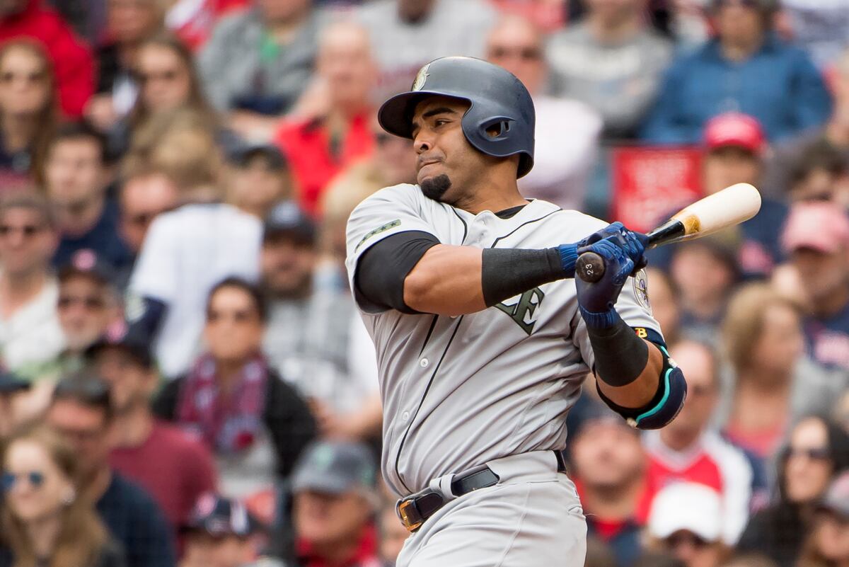 Nelson Cruz Suffers Ankle Injury Slipping on Mariners' Dugout Steps After HR | Bleacher Report