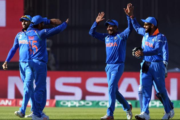 India's Umesh Yadav (2R) celebrates the wicket of Pakistan's Shoaib Malik with teammates during the ICC Champions trophy match between India and Pakistan at Edgbaston in Birmingham on June 4, 2017. / AFP PHOTO / Paul ELLIS / RESTRICTED TO EDITORIAL USE        (Photo credit should read PAUL ELLIS/AFP/Getty Images)