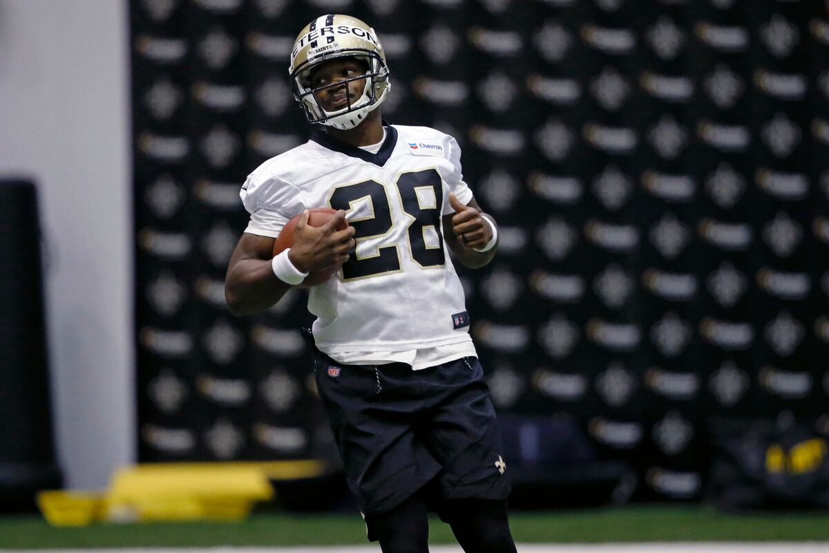 Adrian Peterson Shown in Saints Uniform for First Time Since Signing