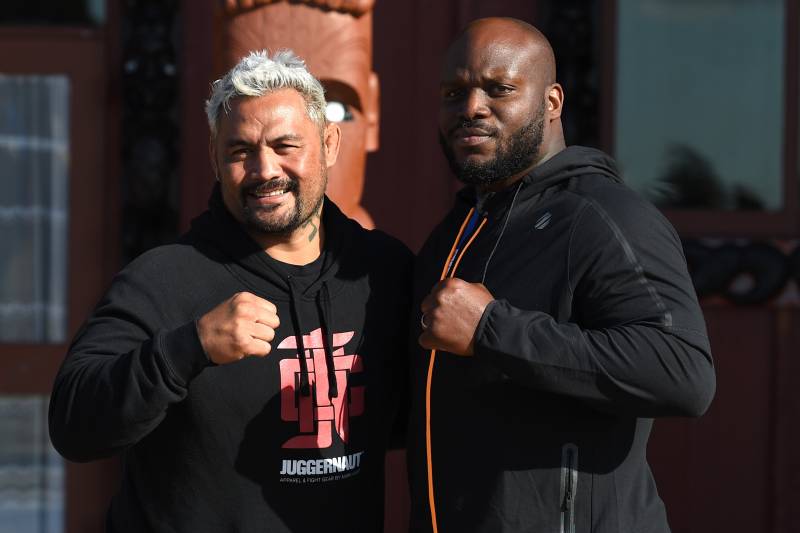 Mark Hunt (left) and Derrick Lewis shared a few cordial moments before their New Zealand throwdown.