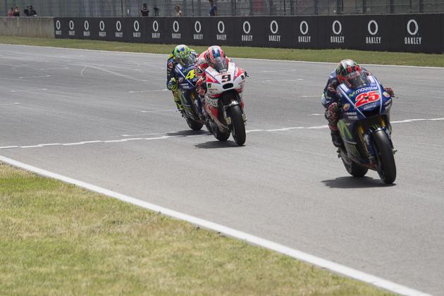SCARPERIA, ITALY - JUNE 04: Maverick Vinales of Spain and Movistar Yamaha MotoGP leads the field during the MotoGP race during the MotoGp of Italy - Race at Mugello Circuit on June 4, 2017 in Scarperia, Italy. (Photo by Mirco Lazzari gp/Getty Images)