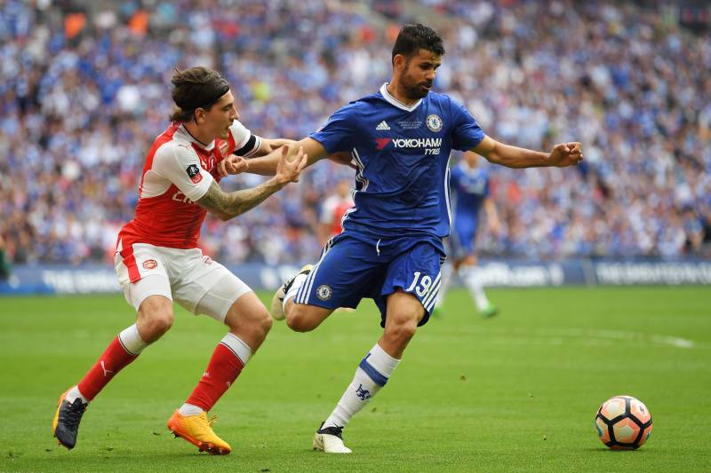 LONDON, ENGLAND - MAY 27: Hector Bellerin of Arsenal challenges Diego Costa of Chelsea during The Emirates FA Cup Final between Arsenal and Chelsea at Wembley Stadium on May 27, 2017 in London, England.  (Photo by Laurence Griffiths/Getty Images)