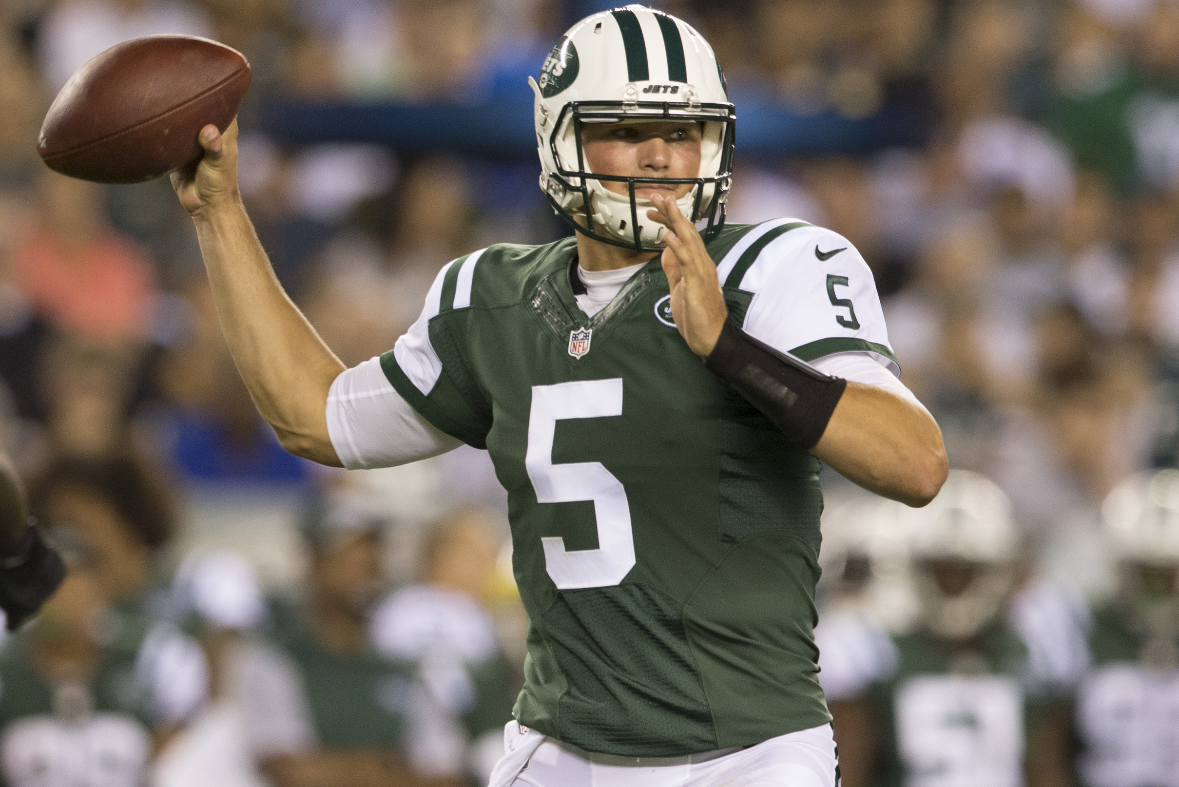 Jets' Christian Hackenberg apparently twice hit reporters with errant  throws at OTAs 