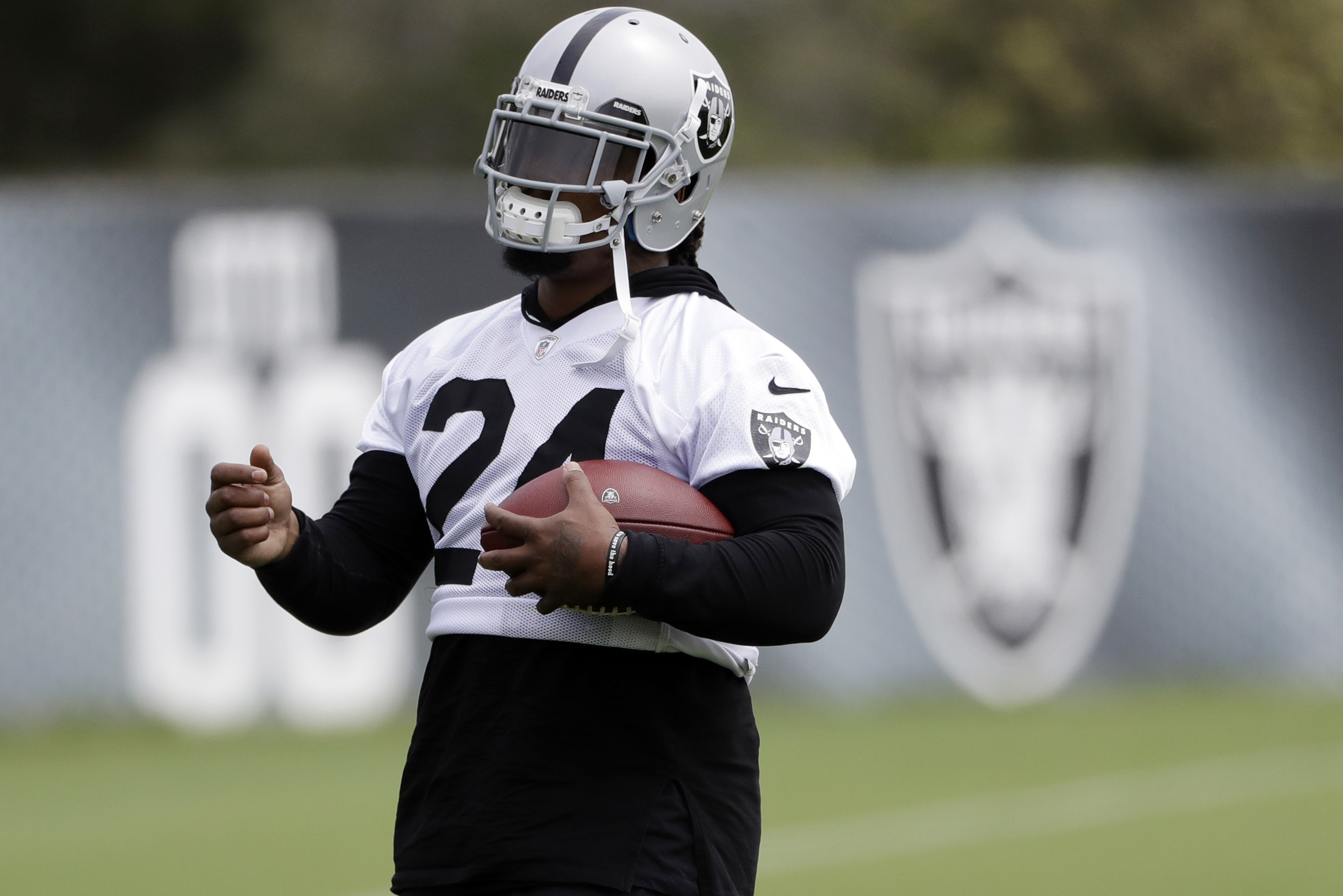 AP Report: Marshawn Lynch heading to Raiders