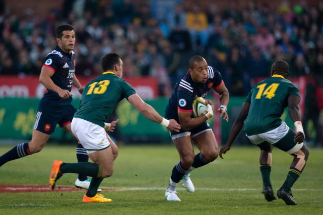 France's centre Gael Fickou (2R) runs with the ball while South Africa's centres Jesse Kriel (2L) and Raymond Rhule (R) prepare to tackle him during the first rugby Test match between South Africa and France at The Loftus Versfeld Arena in Pretoria on June 10, 2017. / AFP PHOTO / MARCO LONGARI        (Photo credit should read MARCO LONGARI/AFP/Getty Images)