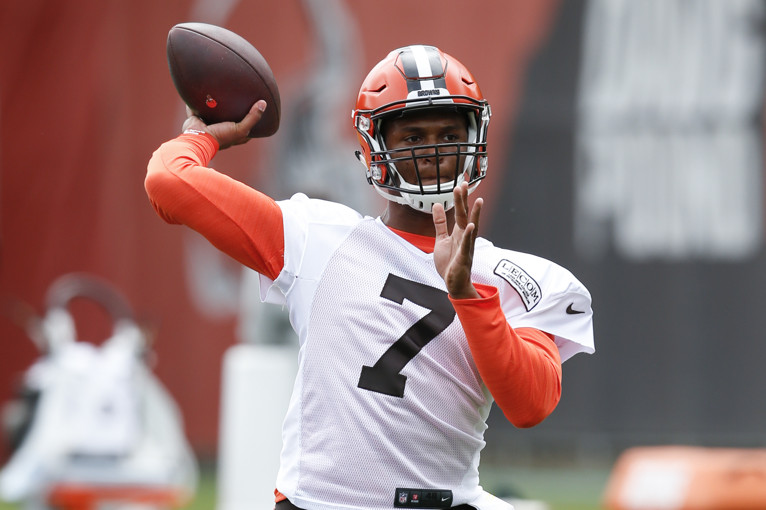 Browns sign rookie QB DeShone Kizer to contract