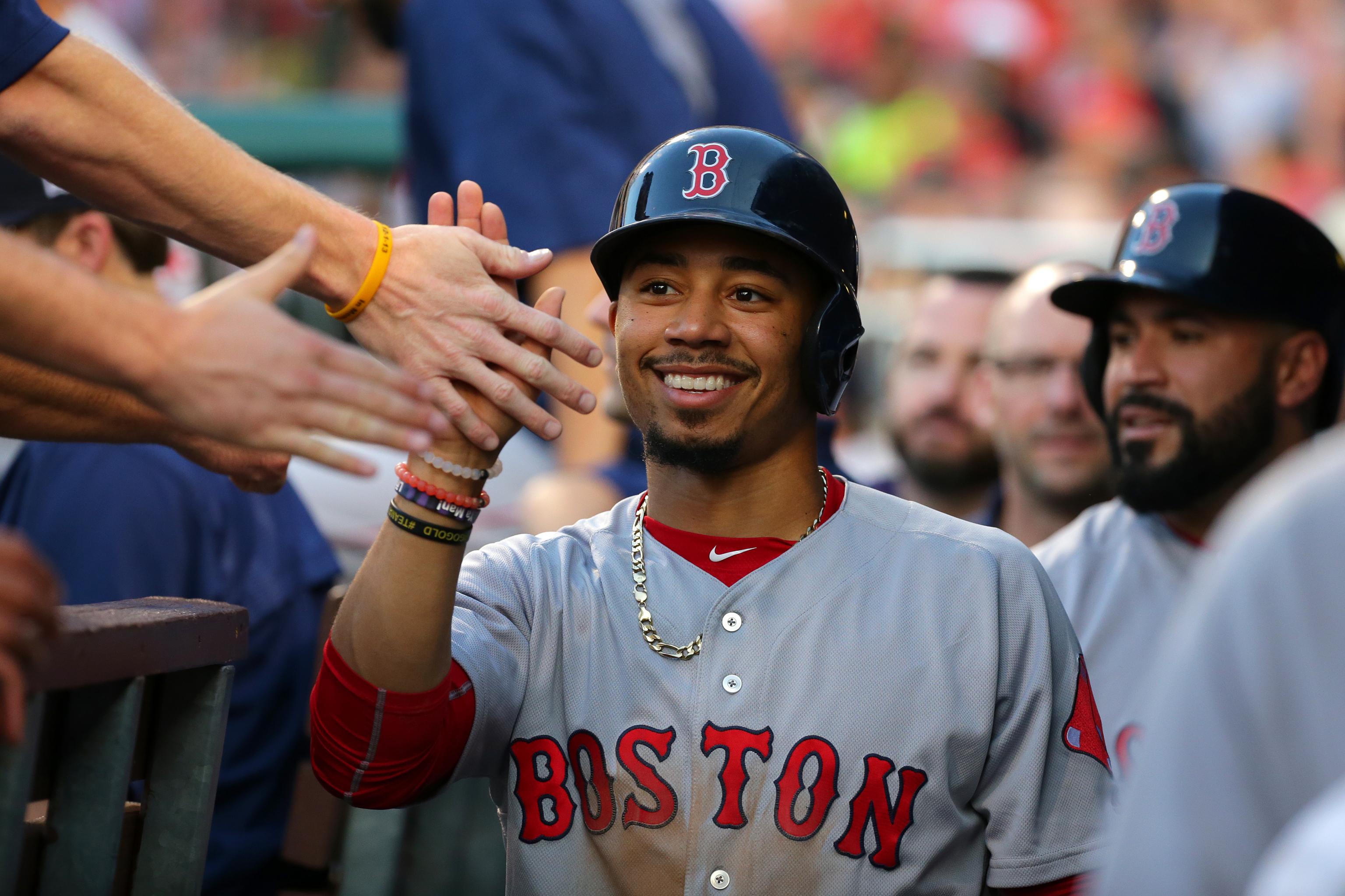 Red Sox renew Mookie Betts' contract for $950,000