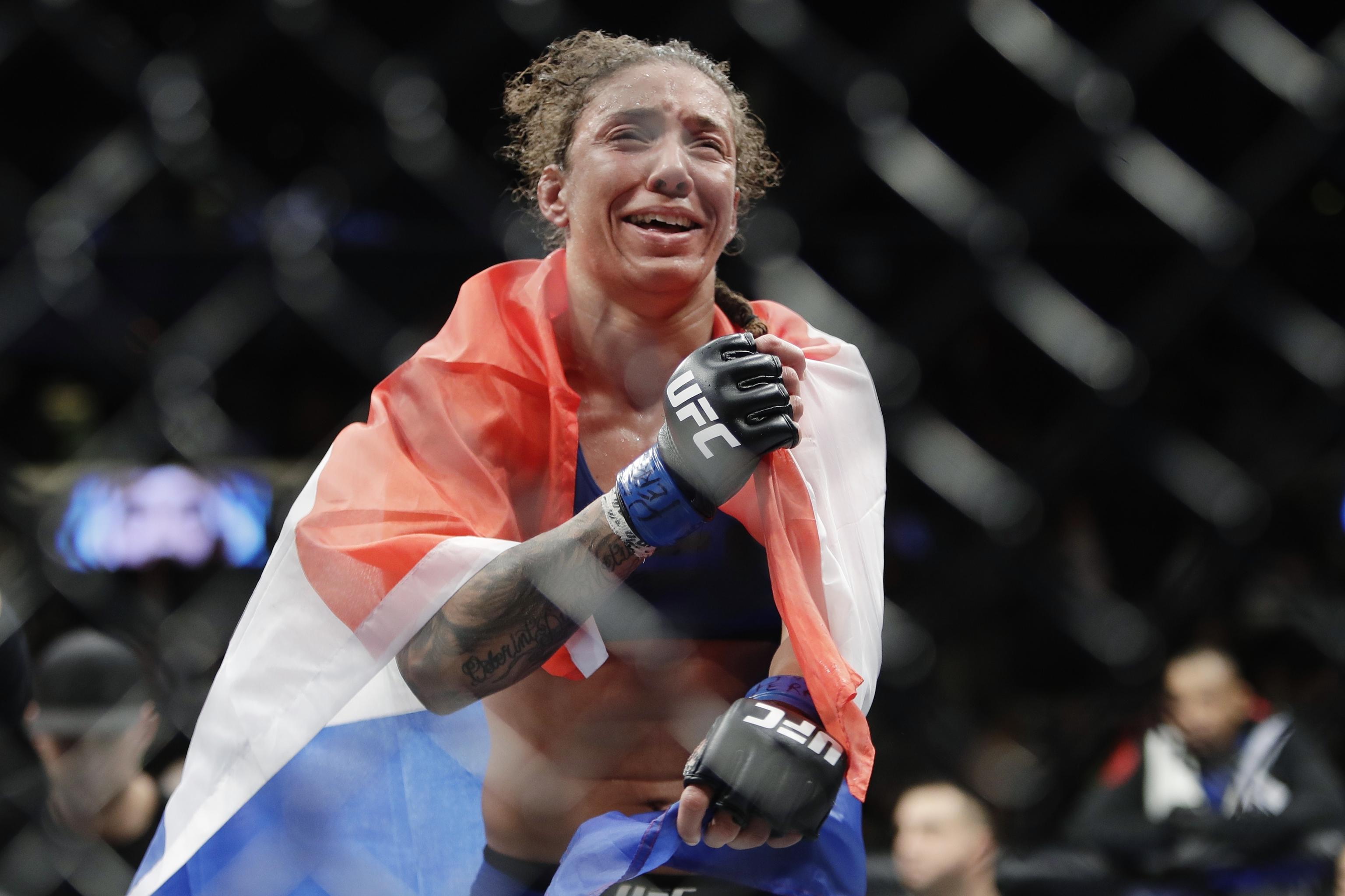 UFC news: Cris Cyborg may get a featherweight title shot as De Randamie is  set to drop to bantamweight division - IBTimes India
