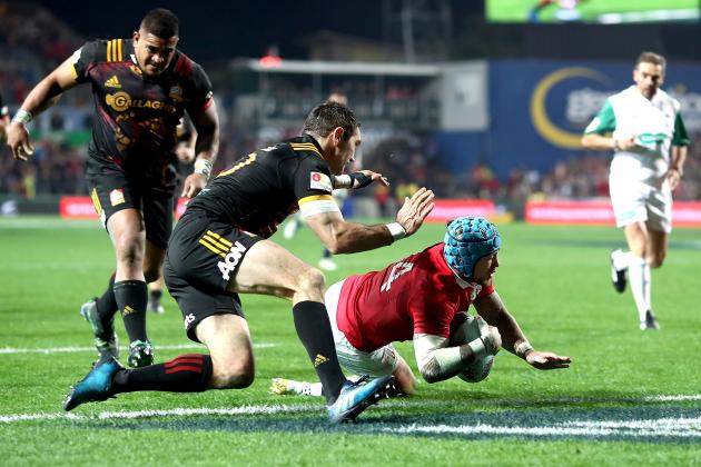 HAMILTON, NEW ZEALAND - JUNE 20: Iain Henderson of the Lions scores a try  during the match between the Chiefs and the British & Irish Lions at Waikato Stadium on June 20, 2017 in Hamilton, New Zealand.  (Photo by Phil Walter/Getty Images)