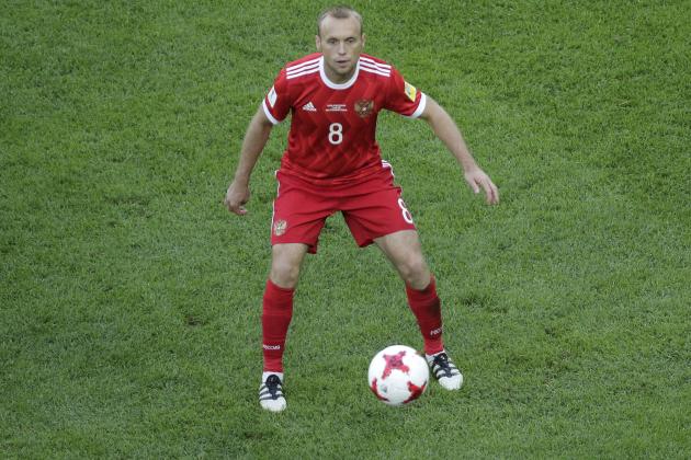 Russia's Denis Glushakov eyes the ball during the Confederations, Cup Group A soccer match between Russia and New Zealand, at the St.Petersburg stadium in St.Petersburg, Russia, Saturday, June 17, 2017. (AP Photo/Dmitri Lovetsky)