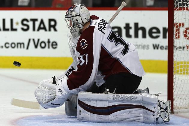 CHICAGO, IL - DECEMBER 23: Calvin Pickard #31 of the Colorado Avalanche makes a save against the Chicago Blackhawks at the United Center on December 23, 2016 in Chicago, Illinois. (Photo by Jonathan Daniel/Getty Images)