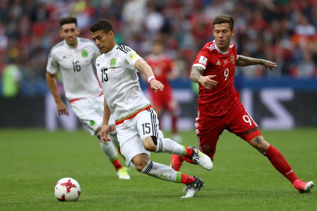 KAZAN, RUSSIA - JUNE 24: Hector Moreno of Mexico and Fedor Smolov of Russia battle for possession during the FIFA Confederations Cup Russia 2017 Group A match between Mexico and Russia at Kazan Arena on June 24, 2017 in Kazan, Russia.  (Photo by Francois Nel/Getty Images)