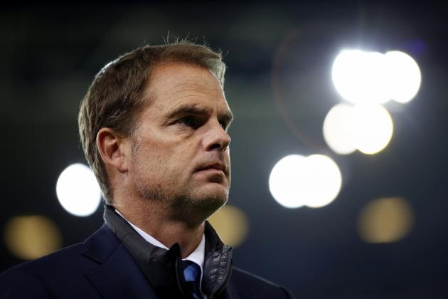 Inter Milan's Dutch head coach Frank de Boer looks on during the Italian Serie A football match Sampdoria vs Inter Milan on October 30, 2016 at the Luigi Ferraris Stadium in Genoa. / AFP / MARCO BERTORELLO        (Photo credit should read MARCO BERTORELLO/AFP/Getty Images)