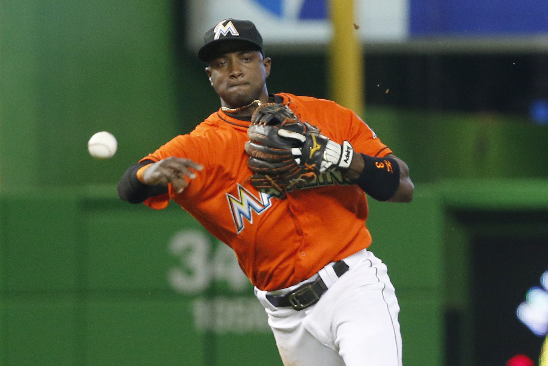 Tampa Bay Rays trade for Miami Marlins shortstop Adeiny