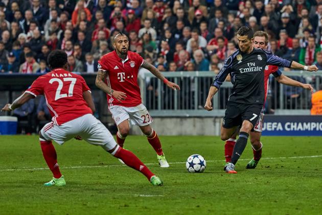 MUNICH, GERMANY - APRIL 12: David Alaba of Munich , Arturo Vidal of Munich and Philipp Lahm of Munich and Cristiano Ronaldo of Real Madrid battle for the ball during the UEFA Champions League Quarter Final first leg match between FC Bayern Muenchen and Real Madrid CF at Allianz Arena on April 12, 2017 in Munich, Germany. (Photo by TF-Images/Getty Images)