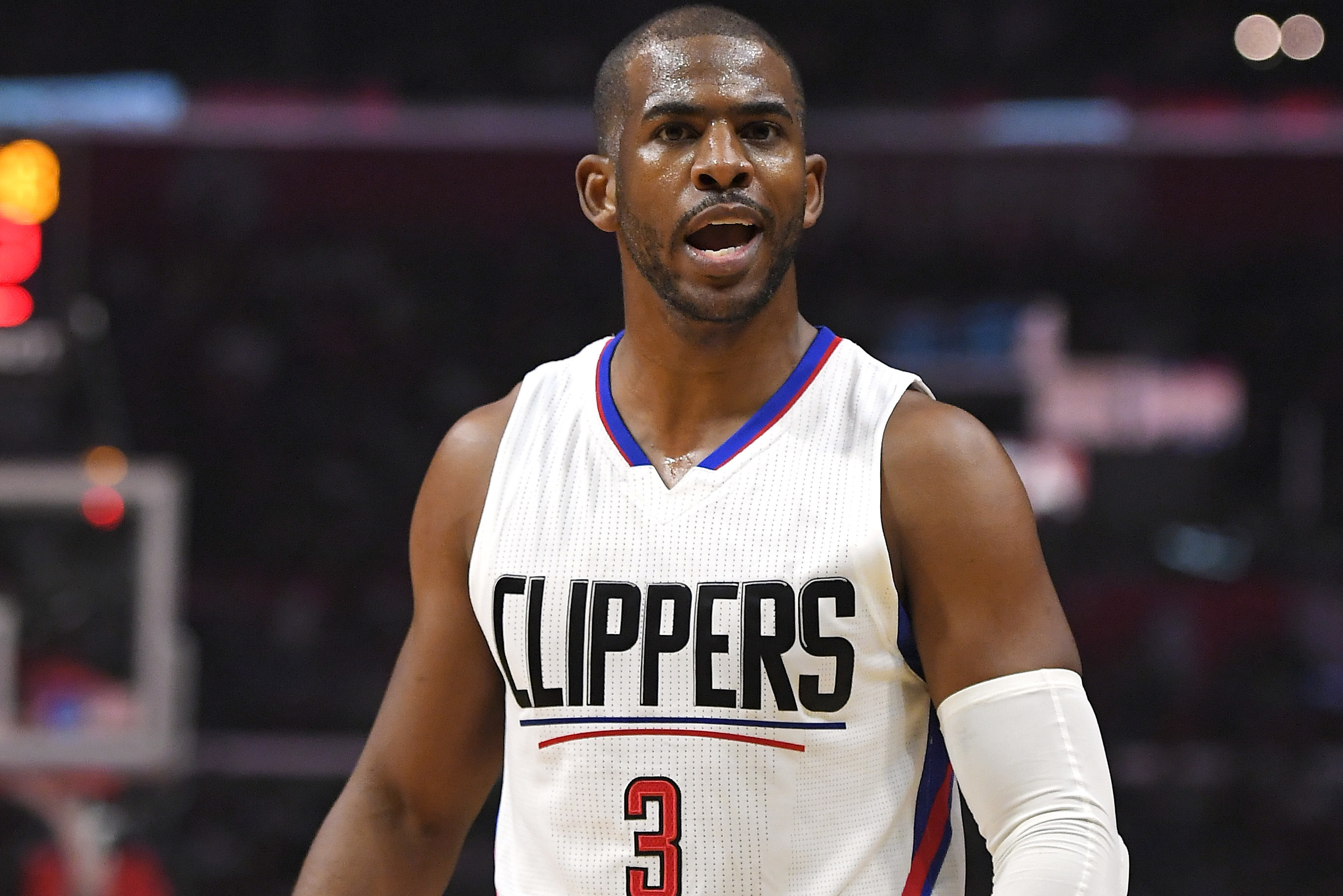 LA Clippers trade Chris Paul to Houston Rockets