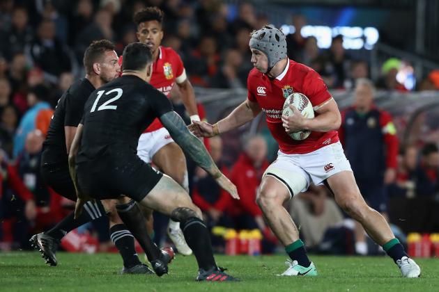 AUCKLAND, NEW ZEALAND - JUNE 24:  Jonathan Davies of the Lions runs with the ball during the Test match between the New Zealand All Blacks and the British & Irish Lions at Eden Park on June 24, 2017 in Auckland, New Zealand.  (Photo by David Rogers/Getty Images)