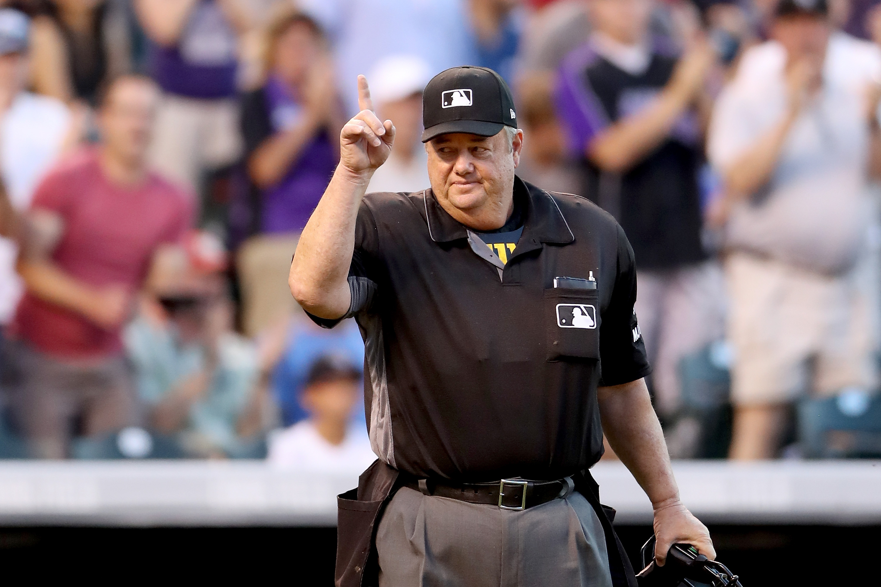 MLB umpire Joe West pranked with braille menu at Minnesota