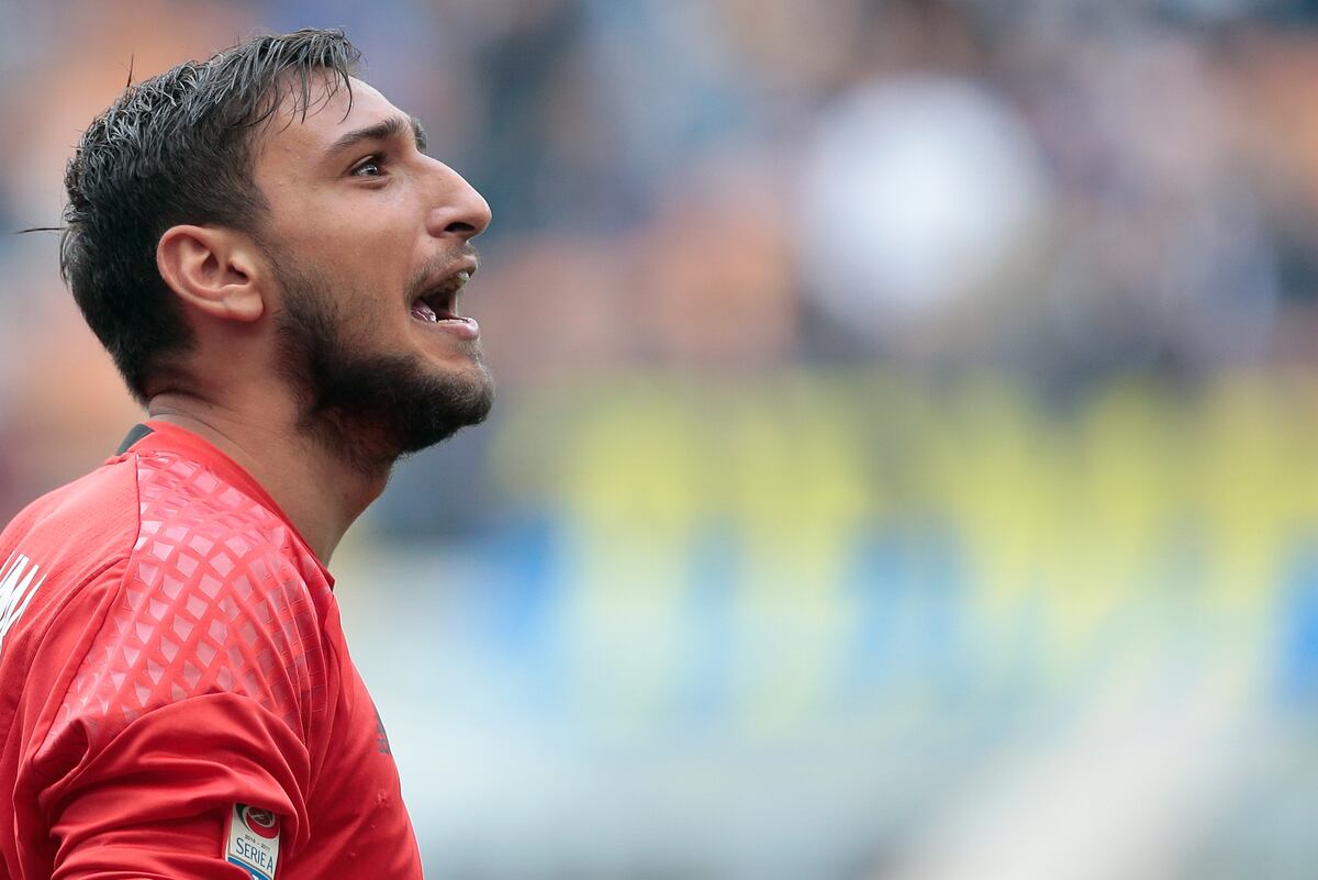 Gianluigi Donnarumma Signs Contract Until 2021 with Milan ...