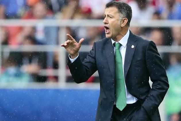 Mexico coach Juan Carlos Osorio gives indications to his players during the Confederations Cup, third place soccer match between Portugal and Mexico, at the Moscow Spartak Stadium, Sunday, July 2, 2017. (AP Photo/Denis Tyrin)