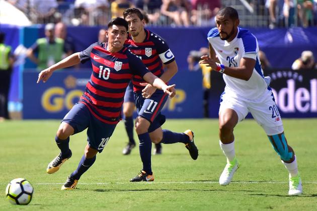 NASHVILLE, TN - JULY 08:  Anibal Godoy #20 of Panama chases Joe Corona #10 of USA during the first half of a CONCACAF Gold Cup Soccer match at Nissan Stadium on July 8, 2017 in Nashville, Tennessee.  (Photo by Frederick Breedon/Getty Images)