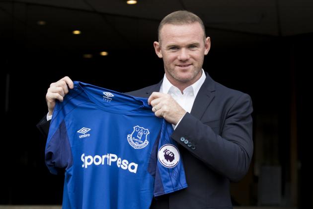 LIVERPOOL, ENGLAND - JULY 10: Wayne Rooney holds up his new Everton shirt at Goodison Park on July 10, 2017 in Liverpool, England. (Photo by Mark Robinson/Getty Images)