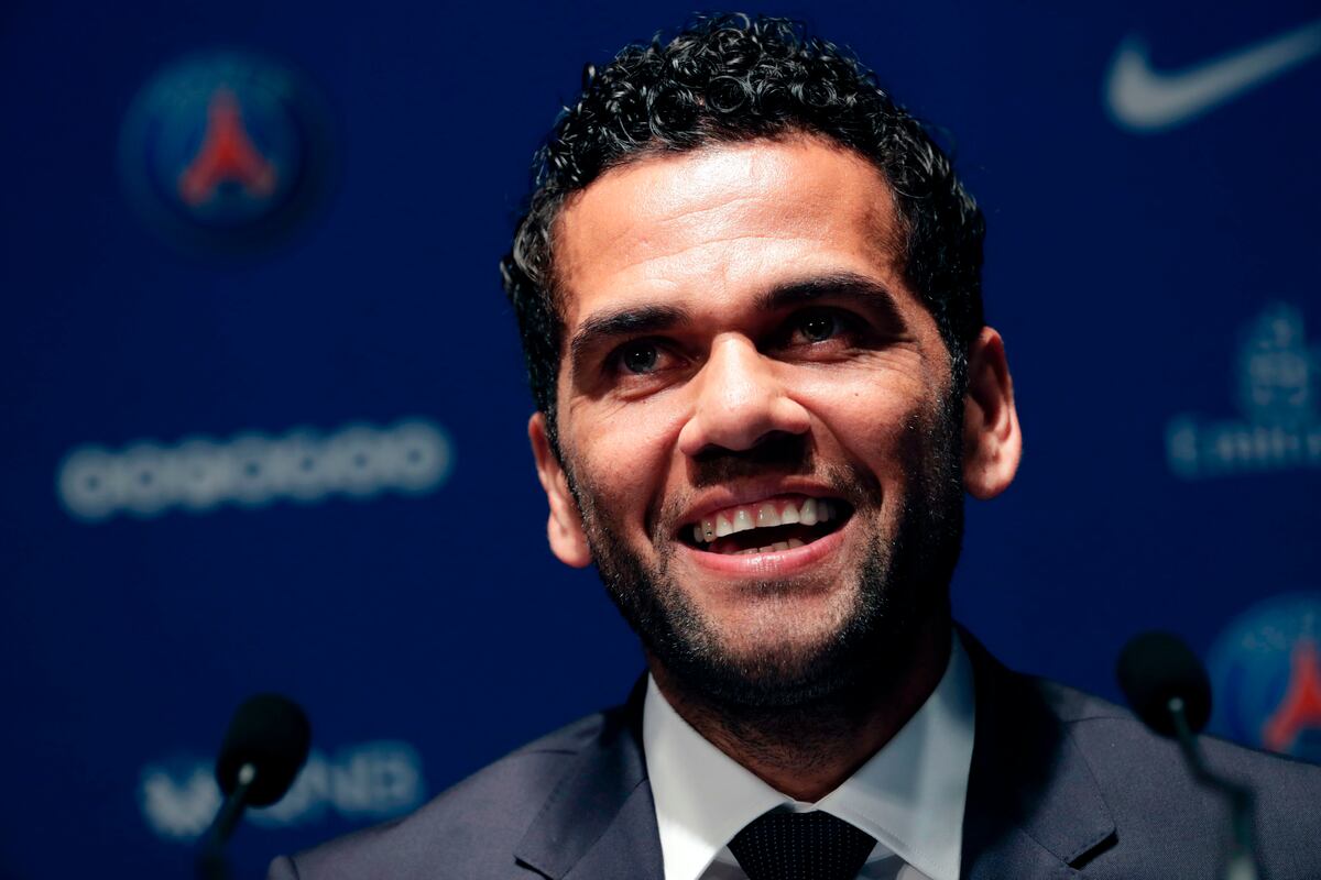 Dani Alves Talks Rejecting Manchester City, Joined PSG 'To ...