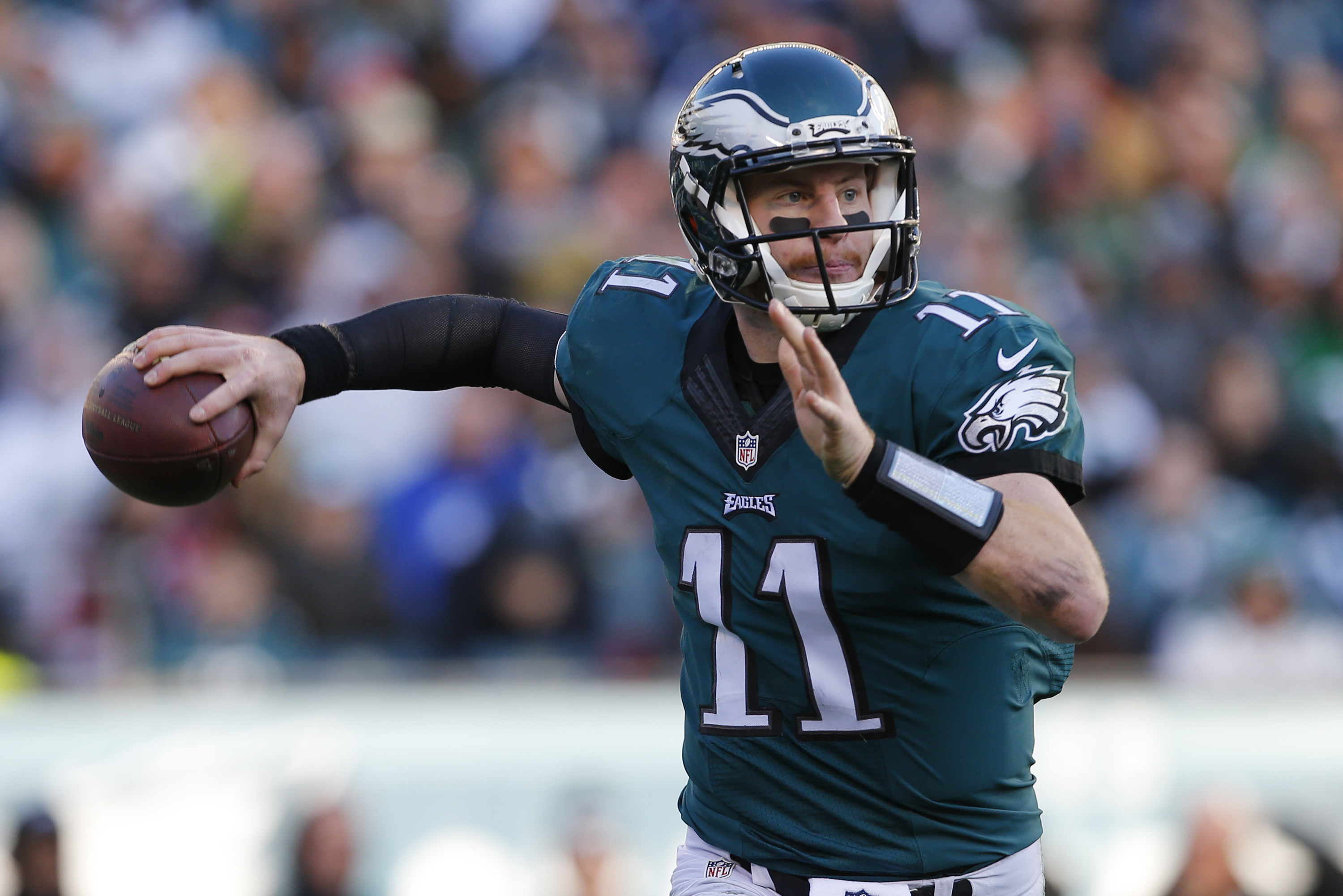 Carson Wentz and Eagles deny NFC East crown to Cowboys in win