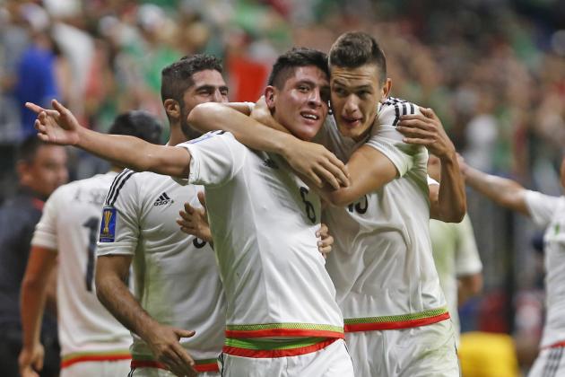 SAN ANTONIO,TX - JULY 16: Edson Álvarez #6 of Mexico is congratulated by Cesar Montes #13 of Mexico after his goal against Curaco in the second half during the 2017 CONCACAF Gold Cup at Alamodome on July 16, 2017 in San Antonio,Texas.  (Photo by Ronald Cortes/Getty Images) *** local caption *** Edson Alvarez; Cesar Montes