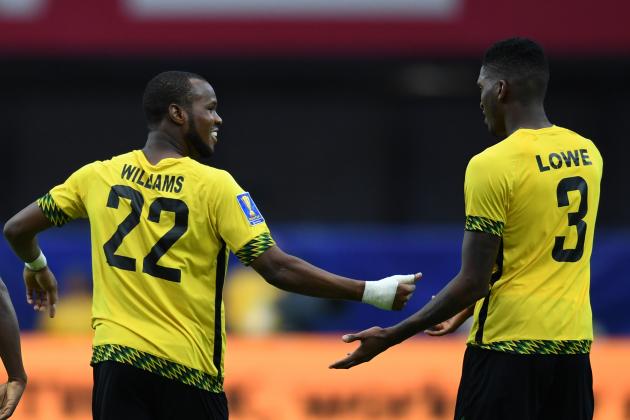 Jamaica's Romario Williams (L) celebrates with Damion Lowe after he scored a goal against Canada during their quarter final game in the 2017 CONCACAF Gold Cup at the University of Phoenix Stadium in Glendale, Arizona on July 20, 2017. / AFP PHOTO / Robyn Beck (Photo credit should read ROBYN BECK/AFP/Getty Images)