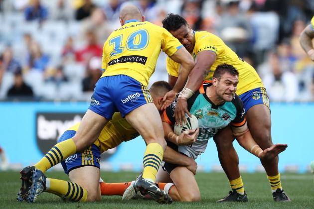SYDNEY, AUSTRALIA - JULY 23:  Tim Grant of the Tigers is tackled by the Eels defence during the round 20 NRL match between the Wests Tigers and the Parramatta Eels at ANZ Stadium on July 23, 2017 in Sydney, Australia.  (Photo by Brendon Thorne/Getty Images)