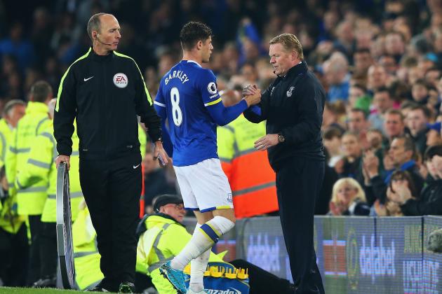 LIVERPOOL, ENGLAND - MAY 12: Ross Barkley of Everton shakes hands with Ronald Koeman, Manager of Everton as he is subbed off during the Premier League match between Everton and Watford at Goodison Park on May 12, 2017 in Liverpool, England.  (Photo by Alex Livesey/Getty Images)