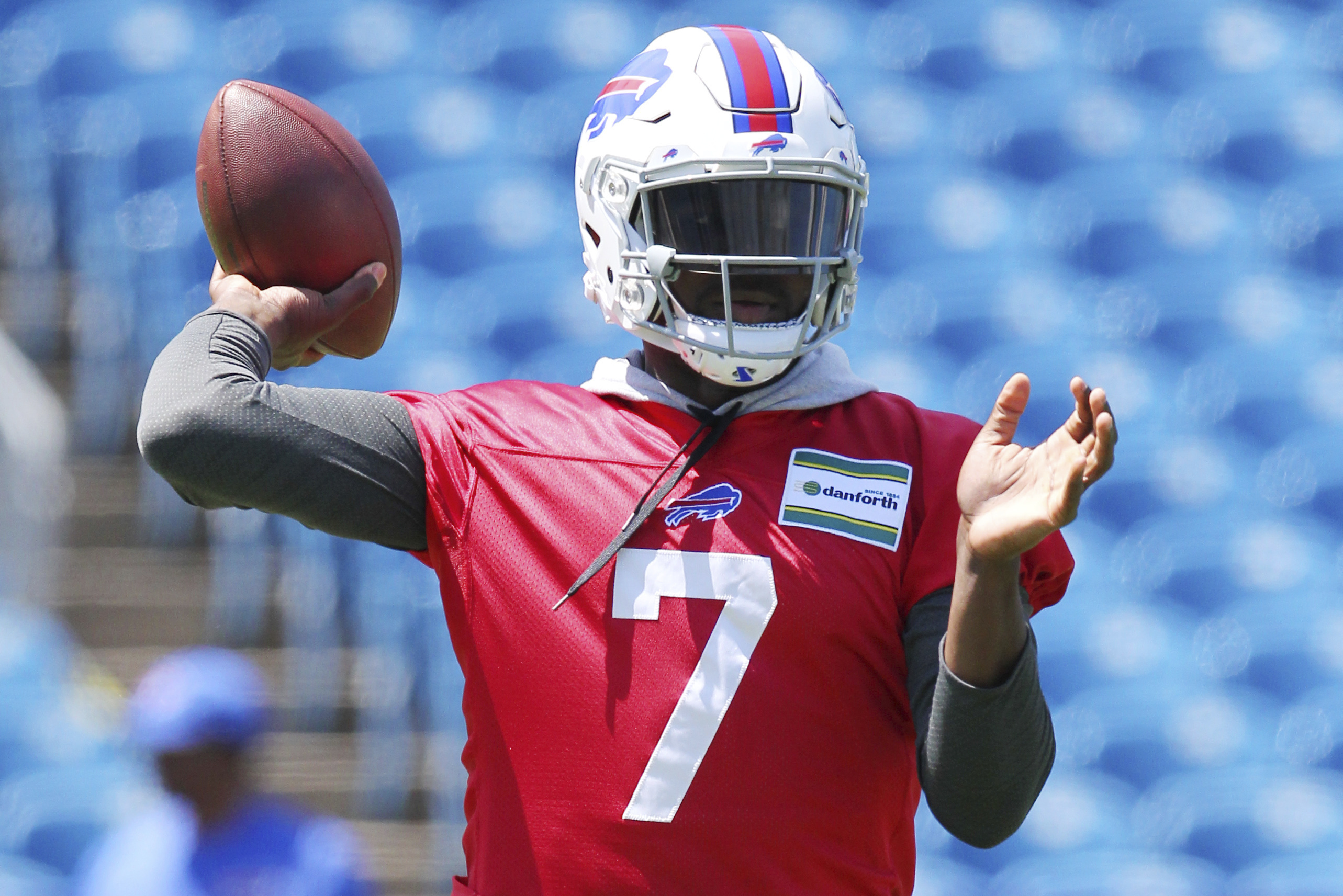 Buffalo Bills trade quarterback Cardale Jones to Los Angeles