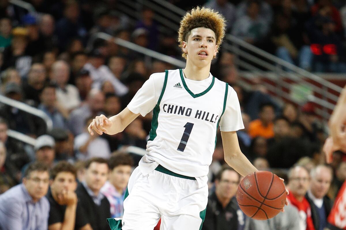 LaMelo Ball goes for 21 points, 10 assists in return to high school  basketball