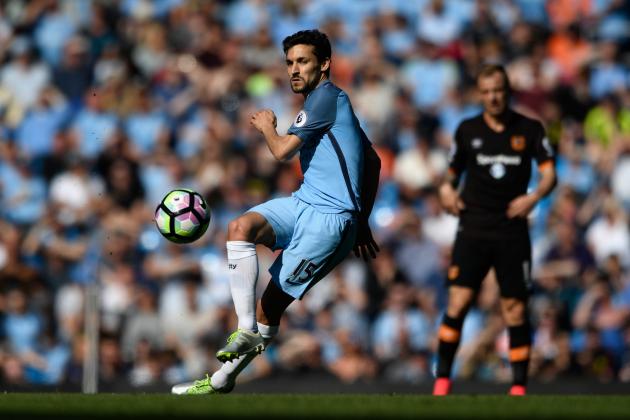 MANCHESTER, ENGLAND - APRIL 08:  Jesus Navas of City in action during the Premier League match between Manchester City and Hull City at Etihad Stadium on April 8, 2017 in Manchester, England.  (Photo by Stu Forster/Getty Images)