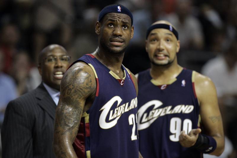 LeBron James, Kyrie Irving Need to Fight, Says Drew Gooden ...