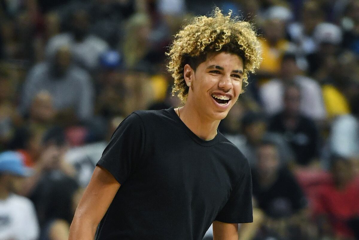 LaMelo Ball Drops 45 Points as Big Ballers Beat College ...