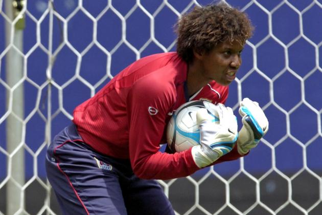 U.S. Women's National Soccer Team goalkeeper Briana Scurry makes a save during soccer practice Friday, June 22, 2007 at Giants Stadium in East Rutherford, N.J. The US team will face Brazil on Saturday in an international friendly.  (AP Photo/Bill Kostroun)
