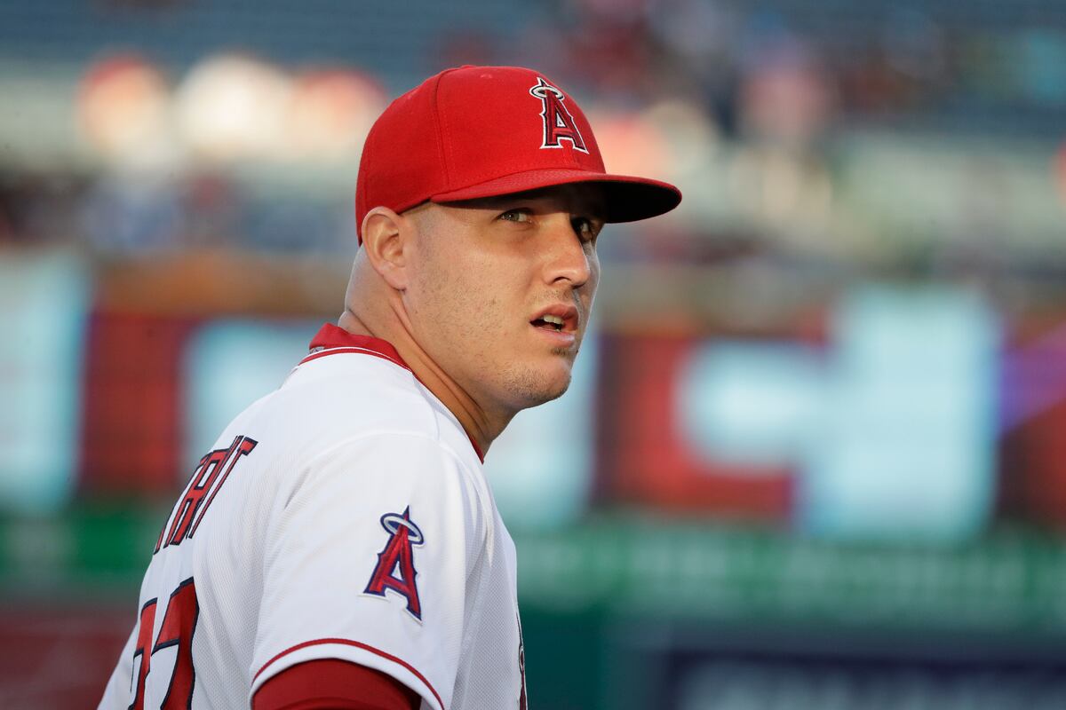 Mike Trout Collects 1000th Career Hit on 26th Birthday During Angels vs
