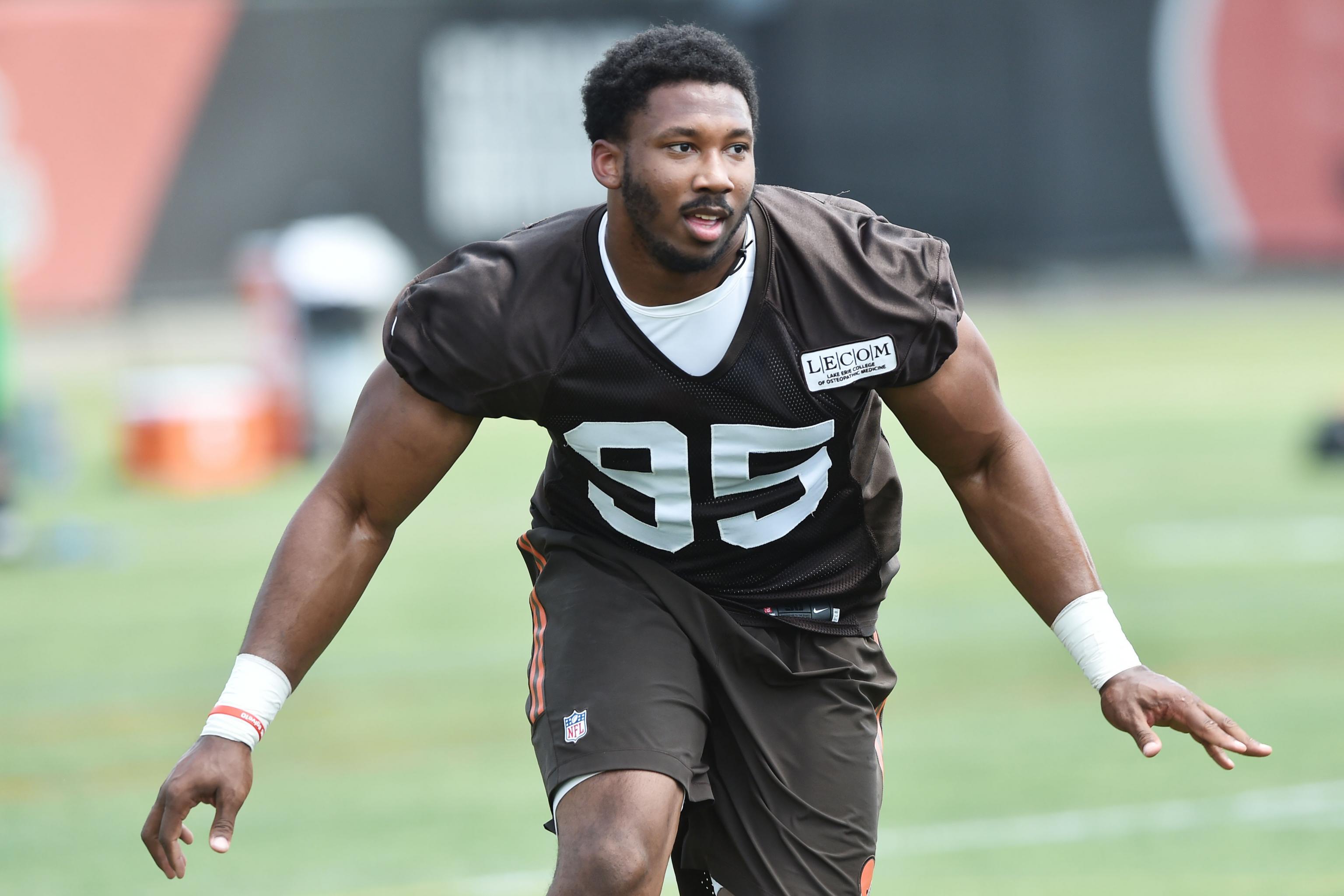 myles garrett no sleeve