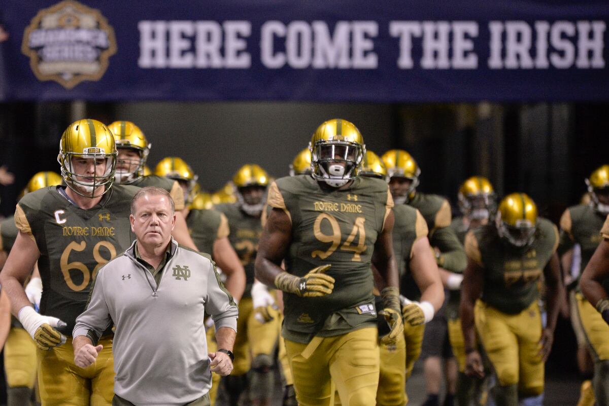 Notre Dame Coach Brian Kelly Isn T Panicking Or Changing After 4 8