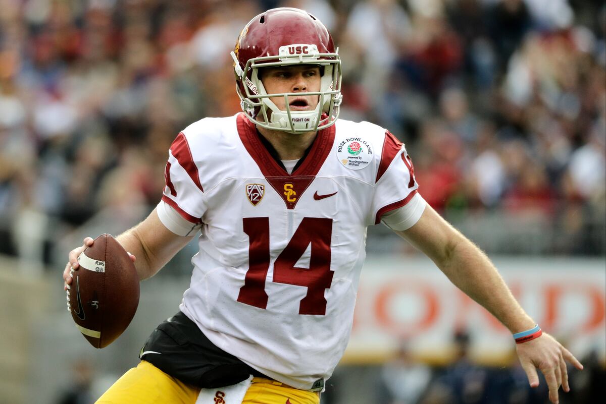 2017 Heisman Trophy Odds Quarterbacks Top Betting Board as Award