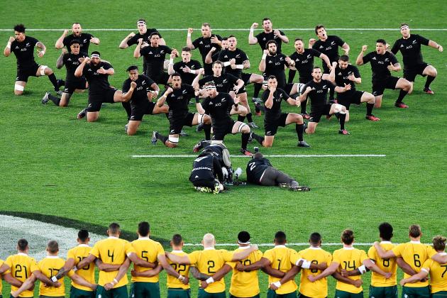 AUCKLAND, NEW ZEALAND - OCTOBER 22:  The All Blacks perform the haka prior to the Bledisloe Cup Rugby Championship match between the New Zealand All Blacks and the Australia Wallabies at Eden Park on October 22, 2016 in Auckland, New Zealand.  (Photo by Hannah Peters/Getty Images)