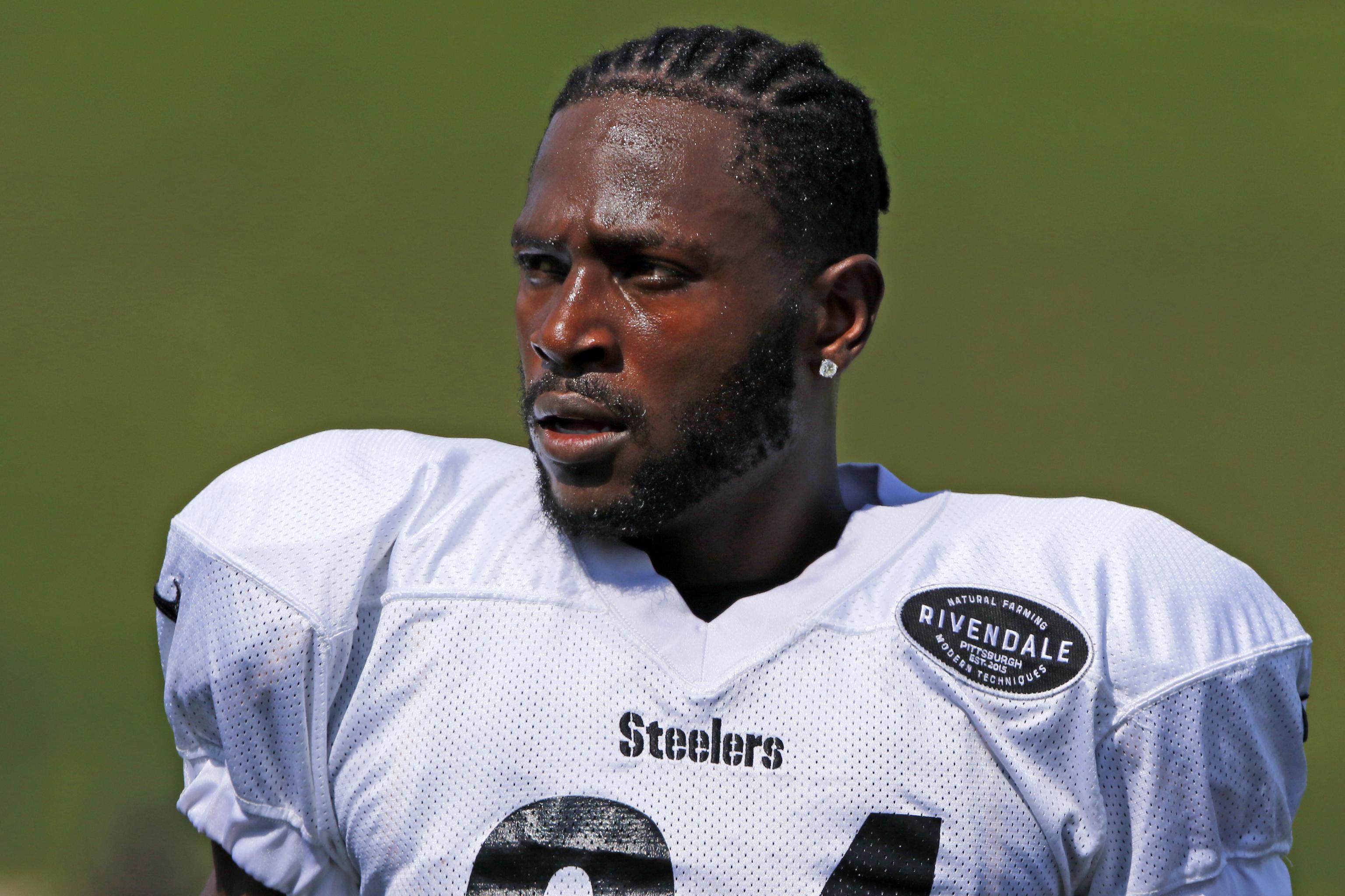 Antonio Brown, Chad Ochocinco and other NFL players workout in